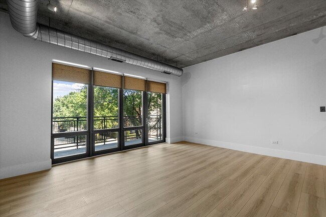 Foto del edificio - 1000 N Kingsbury St