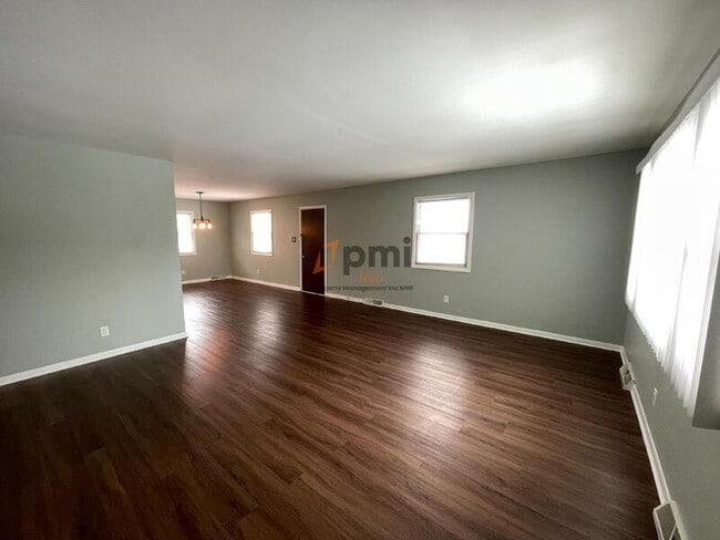 Foto del edificio - 6805 Jackson Ave