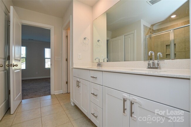 Building Photo - 3215 Lisburn St