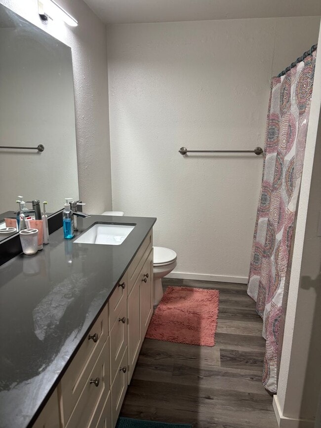 Building Photo - Updated Northgate 2bd 1.5 bath two story unit!