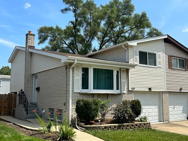 Building Photo - 1747 N Drury Ln