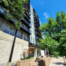 Building Photo - 450 W Briar Pl