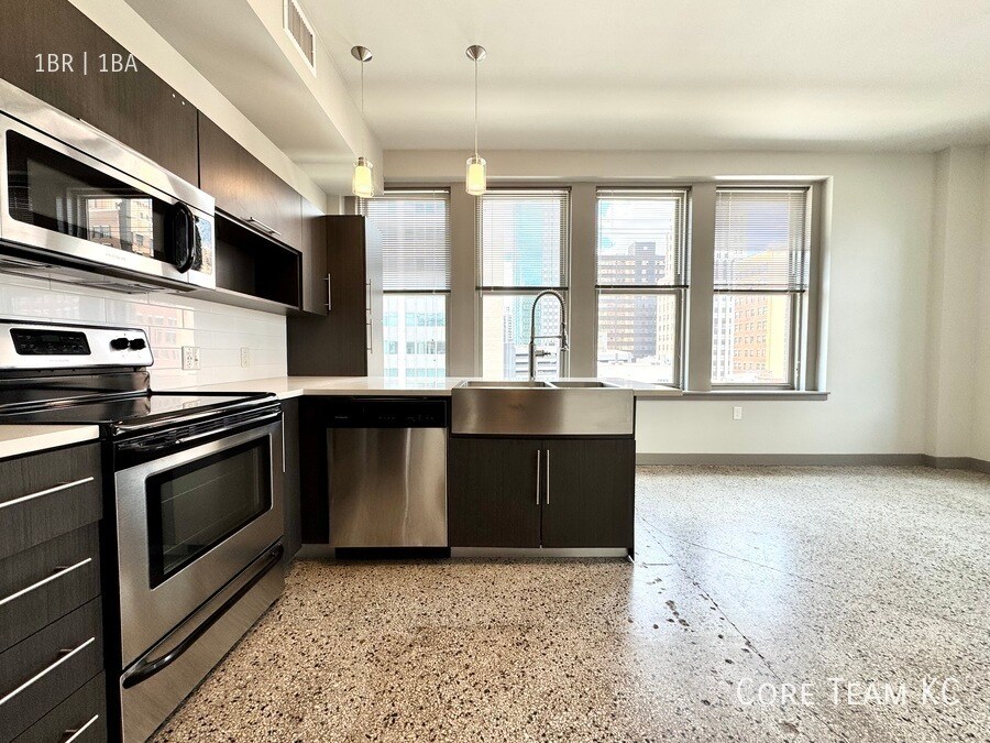 Foto principal - 306 E 12th St