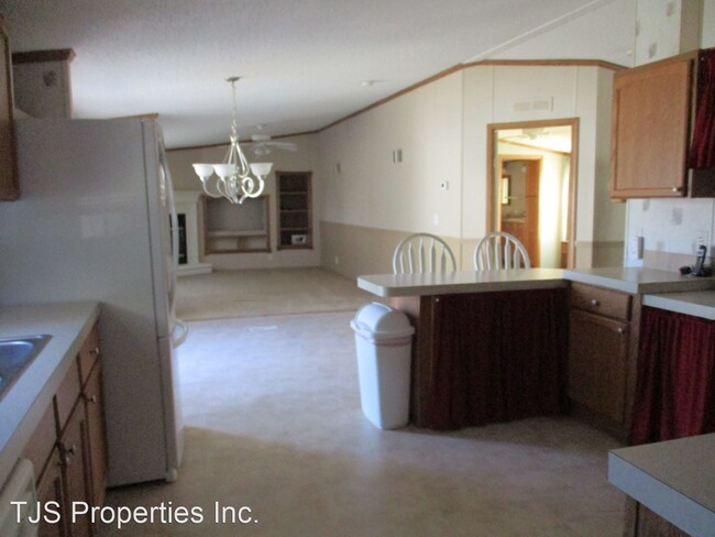 Building Photo - Studio, 2 bath House - 409 Gracie Farms Road