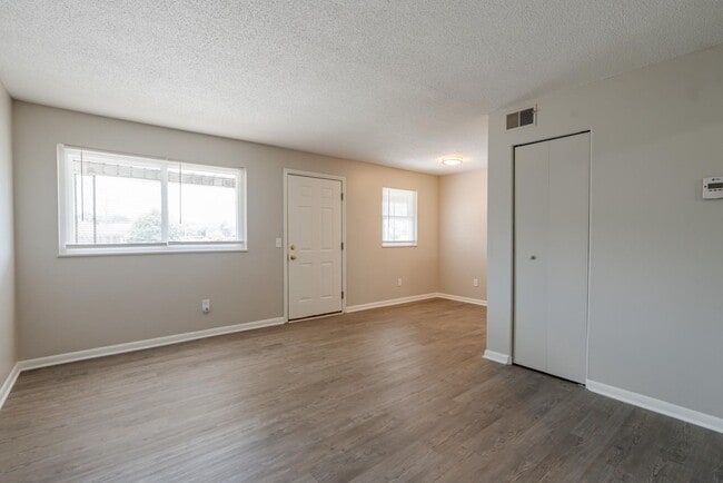 Building Photo - 209 N Woodland Dr