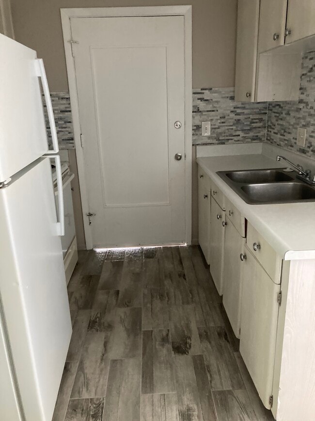 Building Photo - 620 S Betty Ln