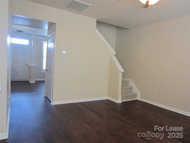 Building Photo - 7579 Bluff Point Ln