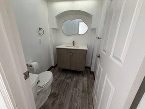 Building Photo - 5572 Tan Oak Dr