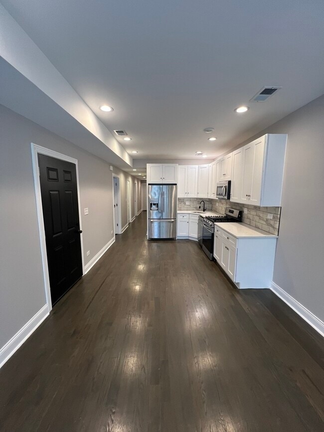 Building Photo - 5031 W Maypole Ave