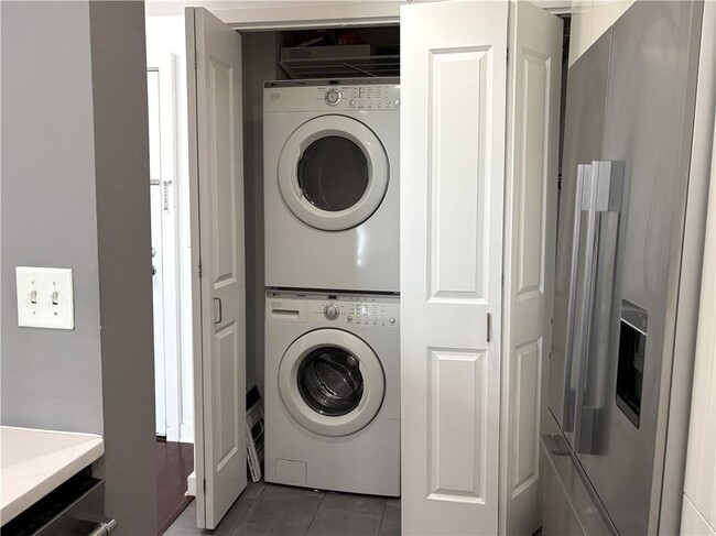 Foto del edificio - 3338 Peachtree Rd NE