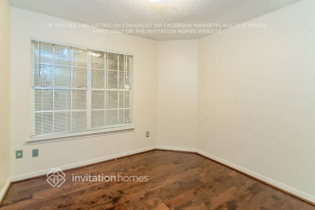 Foto del edificio - 15806 Locust Grove Dr