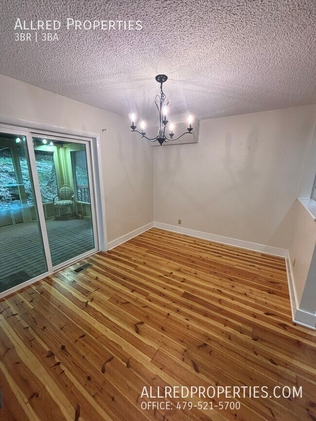 Foto del edificio - 894 N Lewis Ave