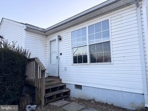 Building Photo - 121 Hampton Ct