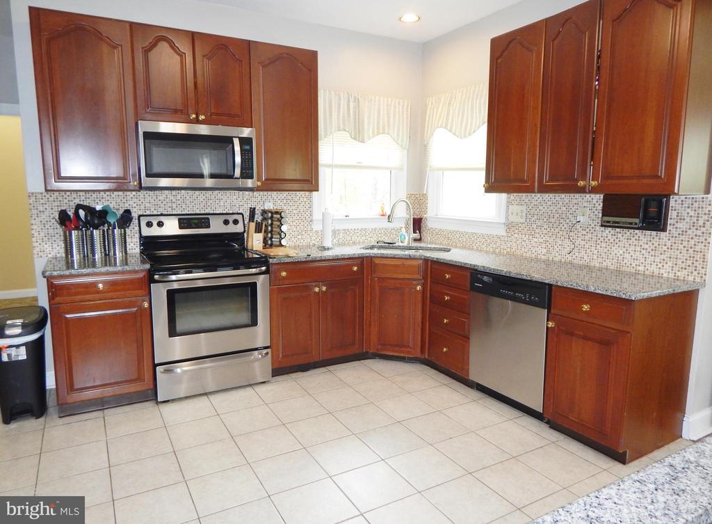 Primary Photo - 104 Country Club Dr