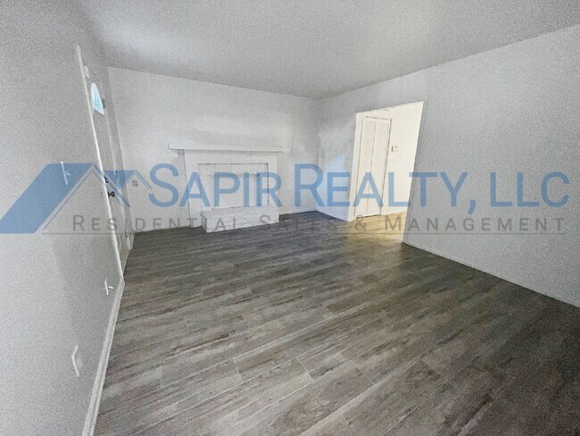 Foto del edificio - 2734 Penwood Pl