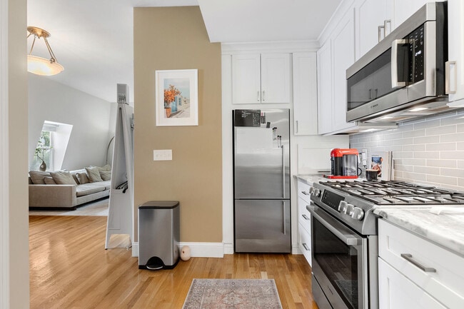 Foto del edificio - 352 W 3rd St