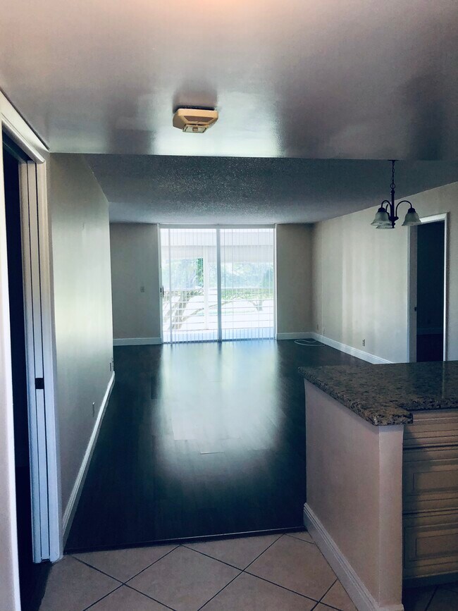 Foto del edificio - 6300 NW 2nd Ave