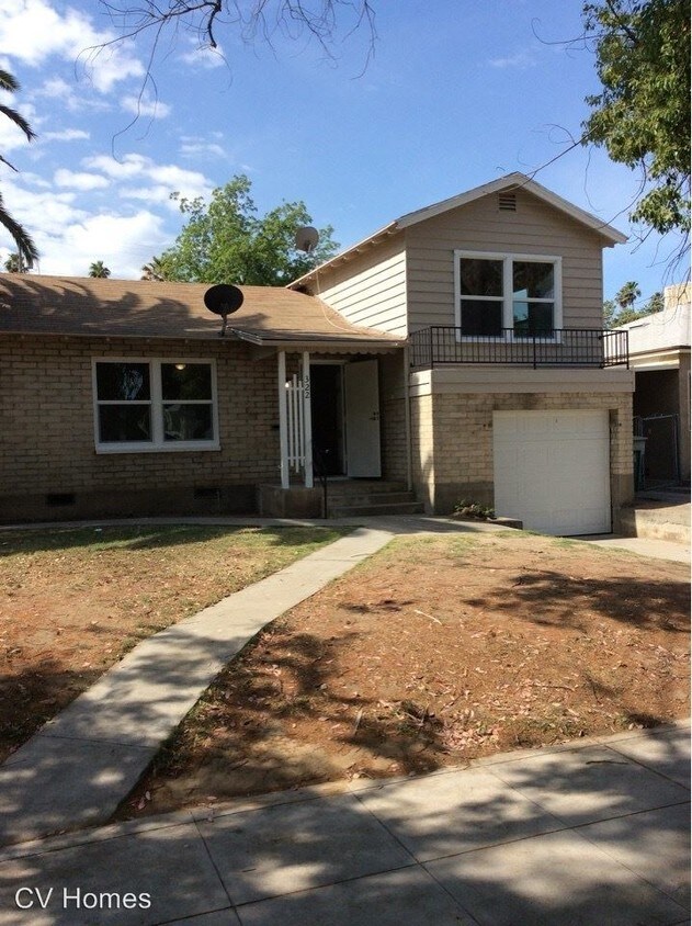 Primary Photo - 2 br, 1 bath House - 322 E. Kearney Blvd.