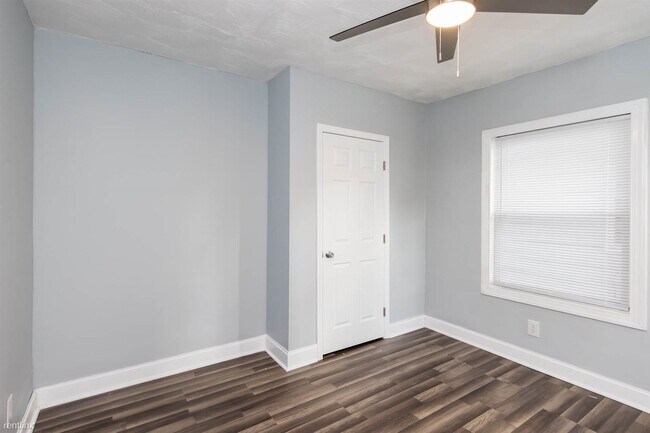 Building Photo - 3 br, 1.5 bath House - 482 East Jenkins Av...