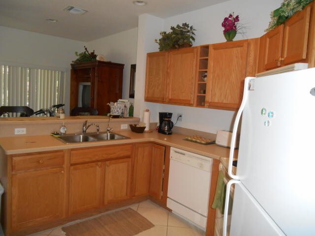 Foto del edificio - 2000 NW Courtyard Cir