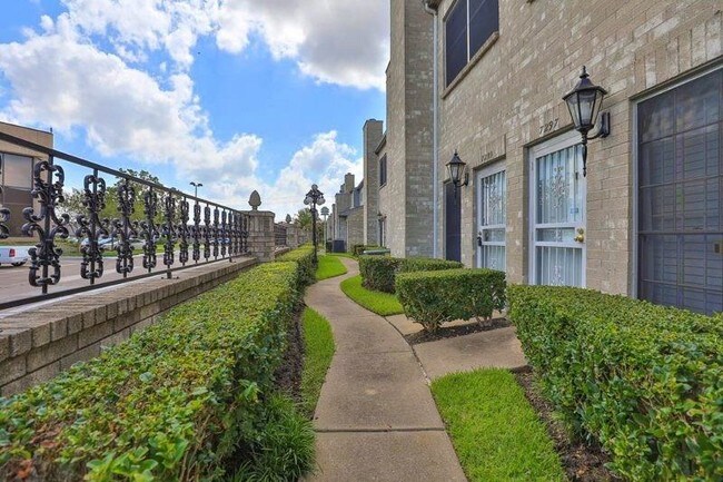 Foto del edificio - 7299 Regency Square Ct