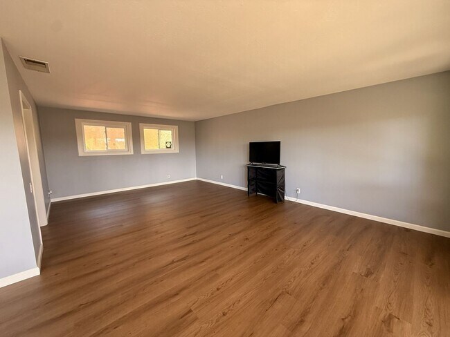 Foto del edificio - Large 3 bedroom home in quiet neighborhood cul-de-sac with amazing views
