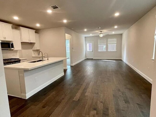 Foto del edificio - 15702 Ellinger Dr