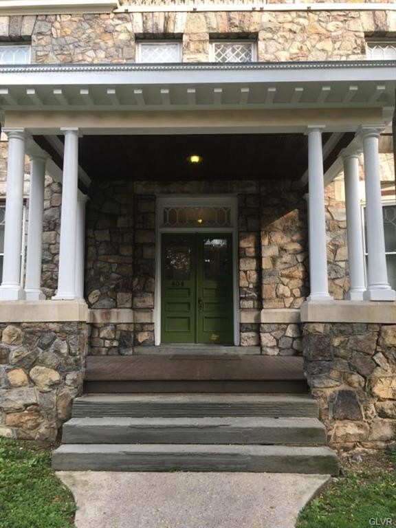 Building Photo - 404 Seneca St