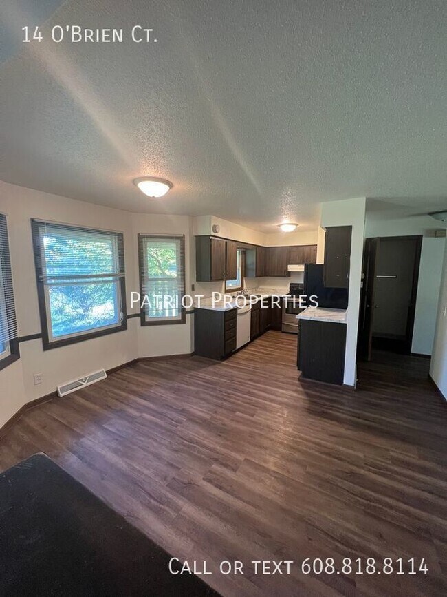 Building Photo - 3 bed/1.5 bath Duplex in Madison, WI