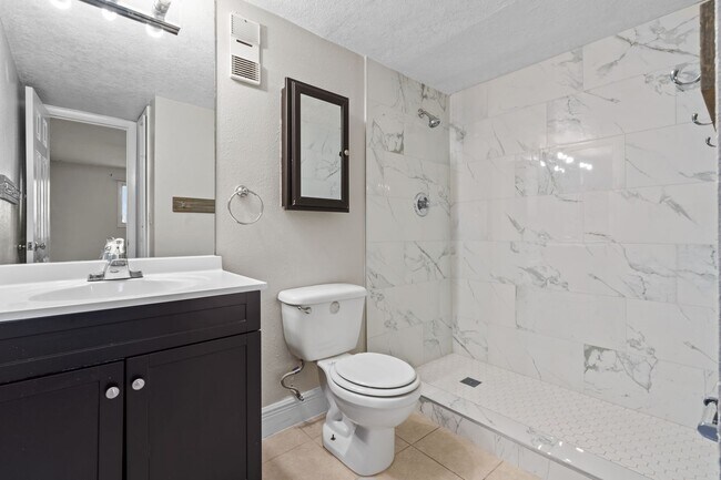 Foto del edificio - 936 Lake Destiny Rd