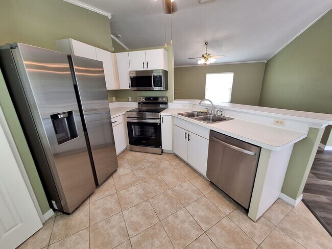 Foto del edificio - "Charming 3-Bed, 2-Bath Retreat on Lychee Court in Punta Gorda – Your Perfect 1,224 Sq Ft Getaway!"