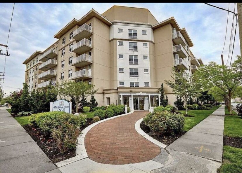 Foto principal - 260 Beach 81st St