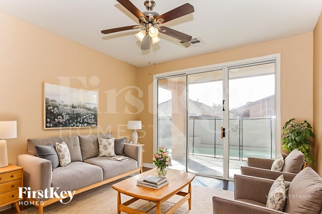 Building Photo - 14865 W Bloomfield Rd