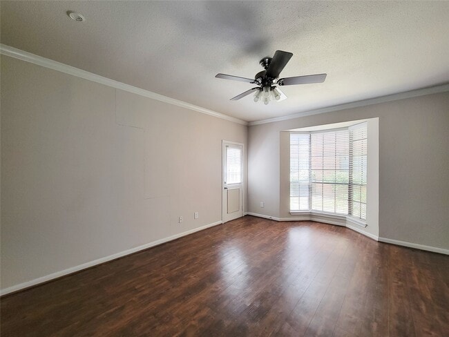 Building Photo - 2255 Braeswood Park Dr