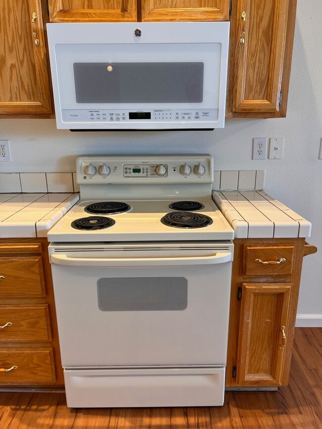 Building Photo - Nice 3-bedroom Fernley Home in Donner Trails