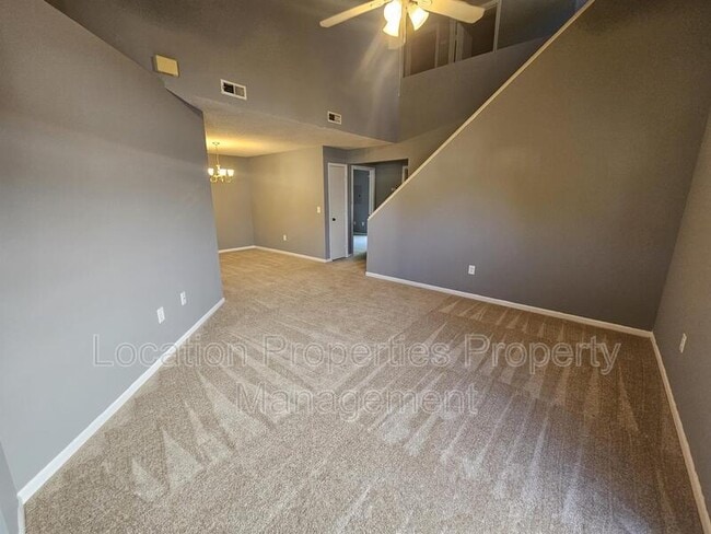 Foto del edificio - 3923 Overland Dr