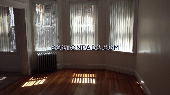 Building Photo - 149 Park Dr