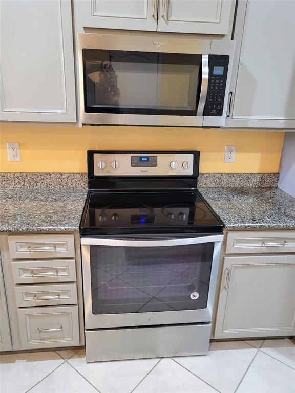 Building Photo - 5338 Fallen Leaf Dr