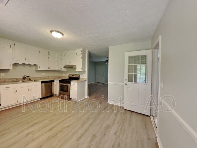 Building Photo - 25 Hidden Pines Dr