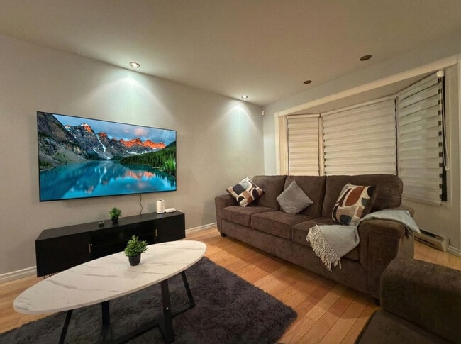 Building Photo - 146 Rue Guy