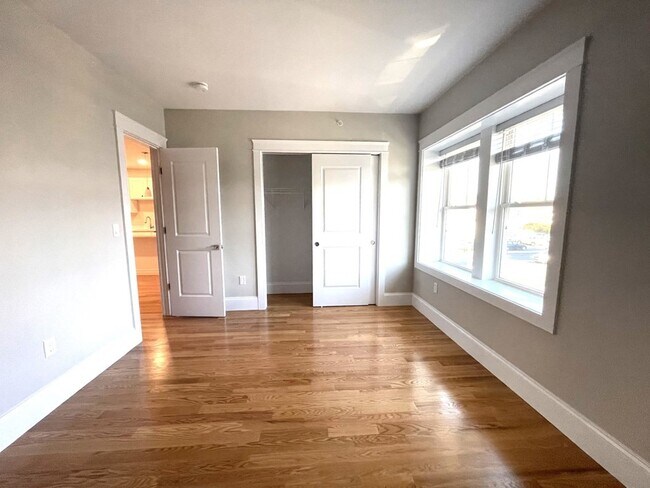 Building Photo - 138 Eastern Ave