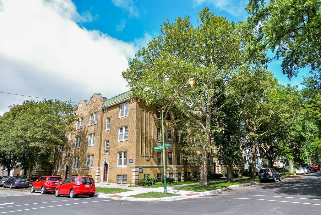 Primary Photo - 2111 W Ainslie St