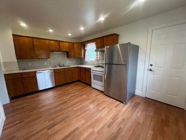 Building Photo - 345 E 400 N