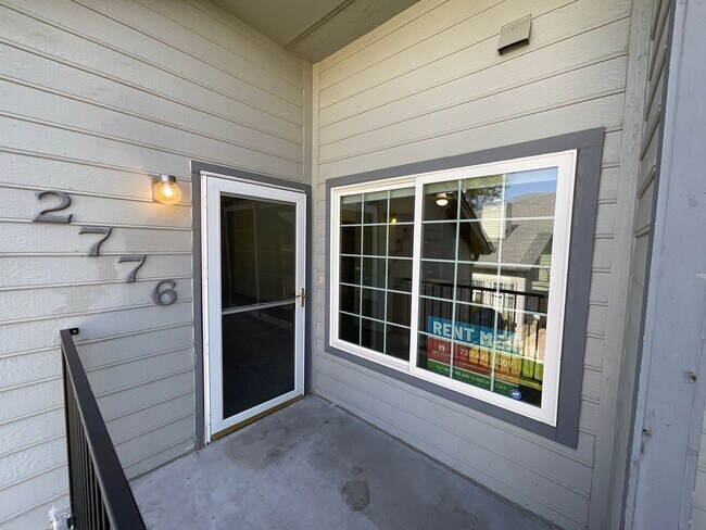 Building Photo - 1 Bedroom Condo Available Near N Union Blv...