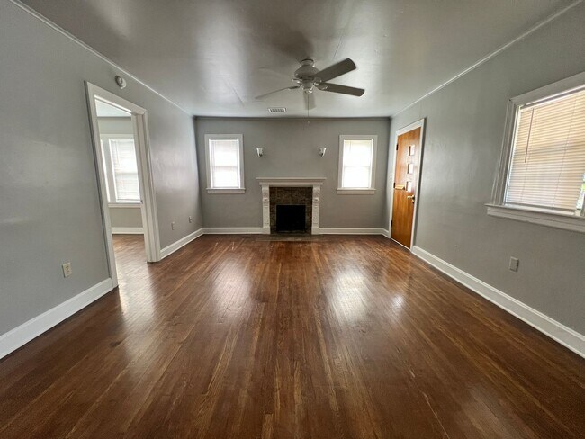 Foto del edificio - Nice 3 Bedroom 1 Bathroom Home With Detach...