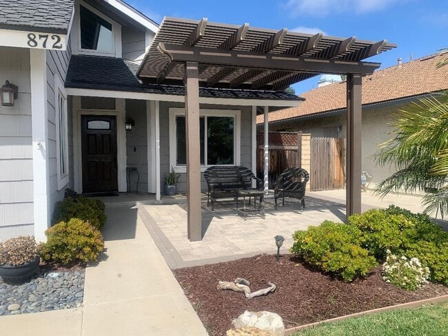 Building Photo - Wonderful East Ventura 4 Bedroom 2.5 Bath Home