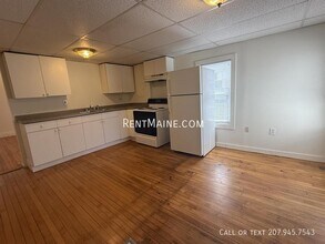 Building Photo - 160 Grove St
