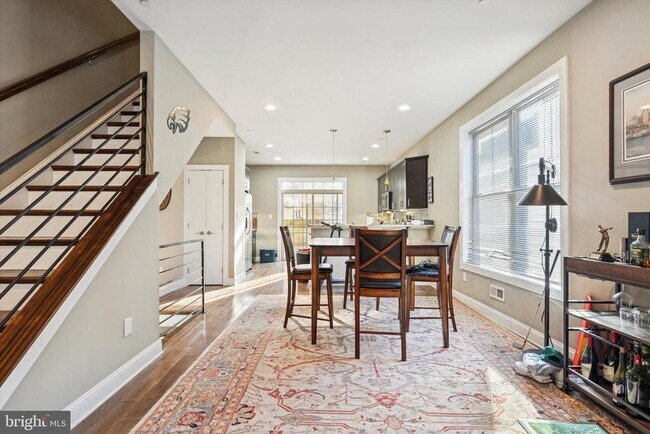 Foto del edificio - 1946 Titan St