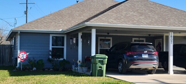 Foto del edificio - 1607 Waco St