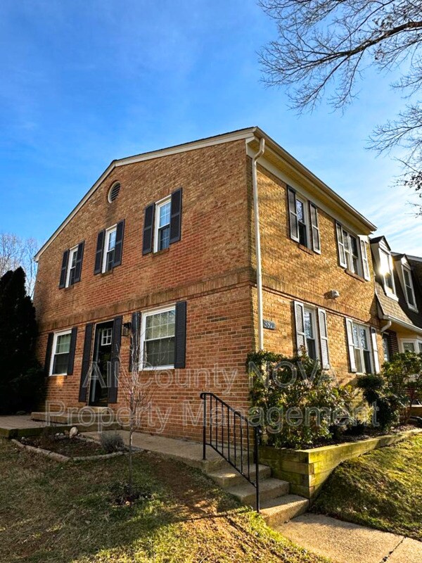 Building Photo - 9821 Lakepointe Dr